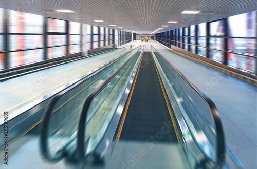 moving walkways in airport