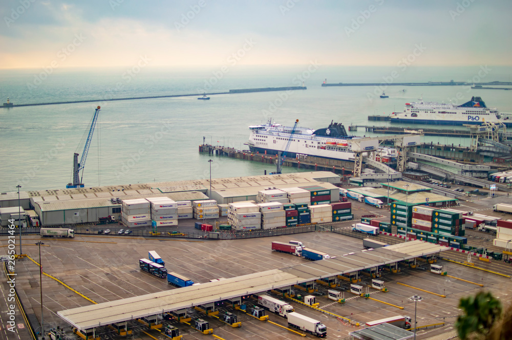 Αυτοκόλλητο Port town of dover in England and with sea facing towards France and the port is used for pasangers and goods