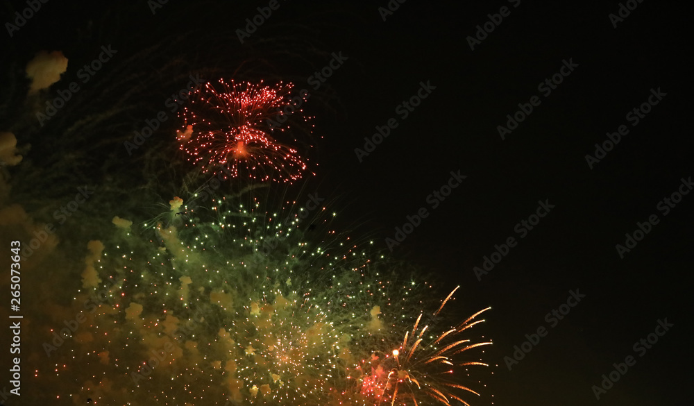 custom made wallpaper toronto digitalSilvester Feuerwerk Raketen an Neujahr