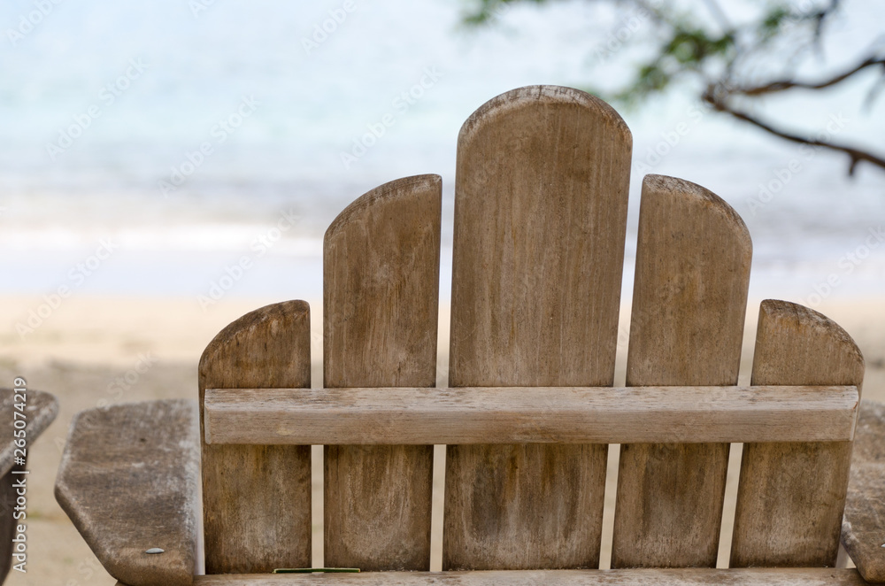 Obraz premium Wooden beach chairs at Waialea beach