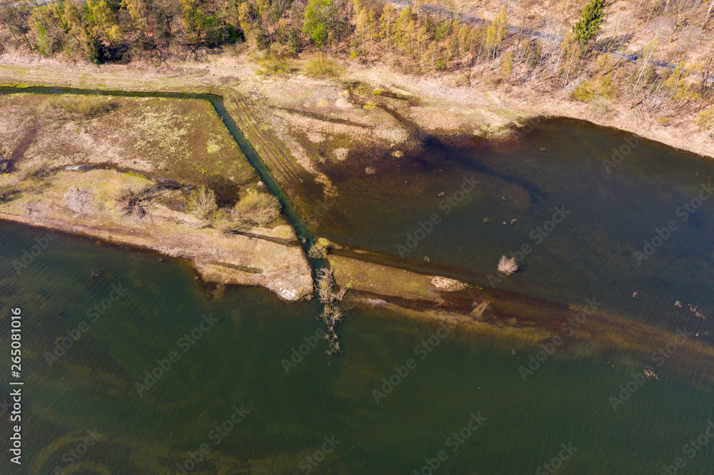 Aerial photograph of the inlet of a dam with the shallow water zone