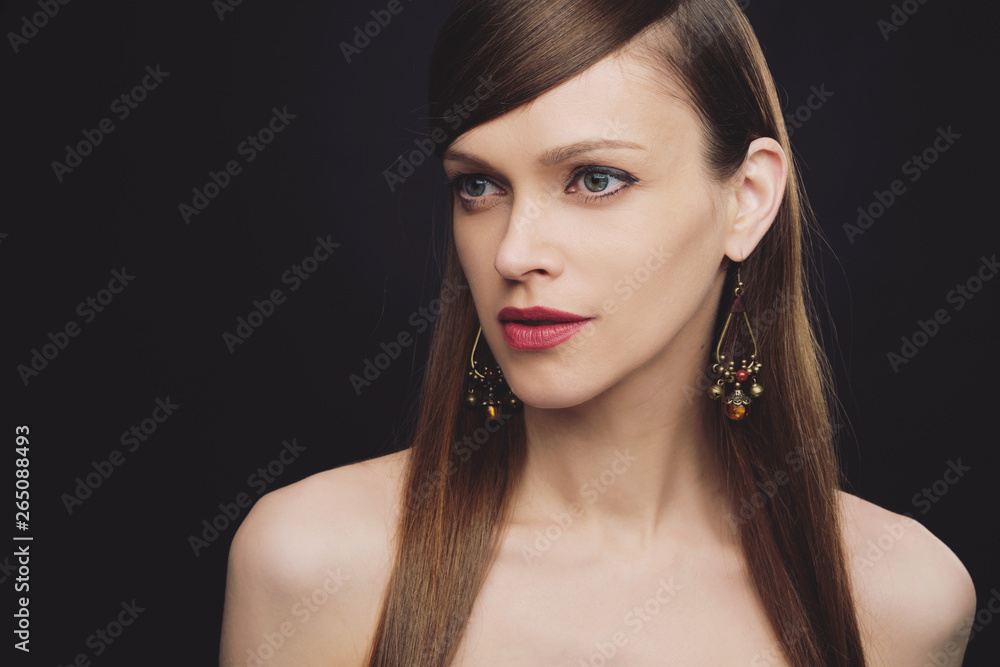 Fototapeta premium Portrait of a beautiful woman is wearing jewelry