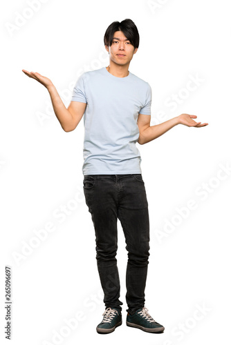 Φωτογραφία A full-length shot of a Asian man with blue shirt unhappy for not understand som