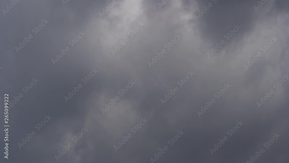 in early spring, the sky frowned clouds before the rain in early spring, the sky frowned clouds before the rain
