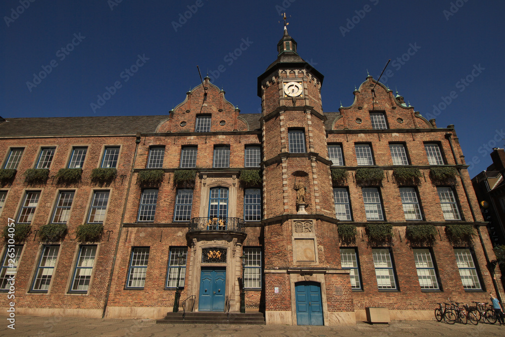 Fototapeta premium Altes Rathaus in Düsseldorf