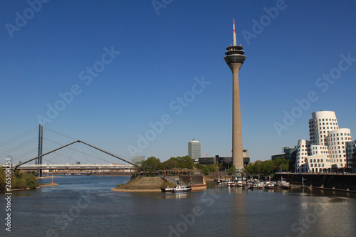 Düsseldorf, Panorama vom MedienHafen
