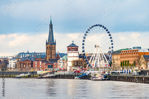 Foto old town of Dusseldorf at the river Rhine in Germany