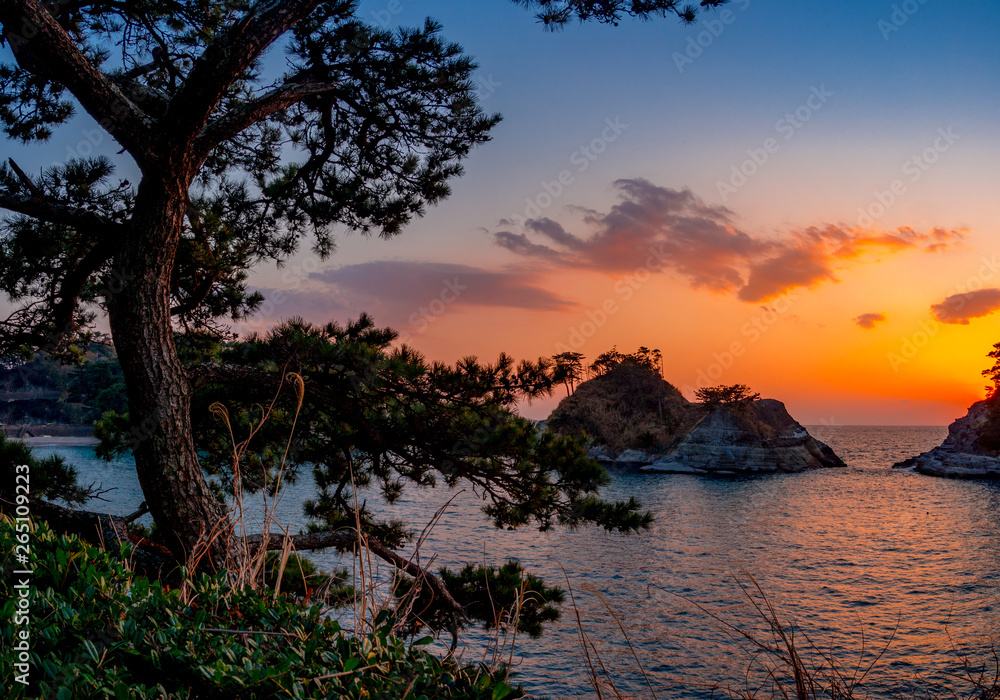 【静岡県伊豆半島ジオパーク】西伊豆堂ヶ島の夕景【冬】