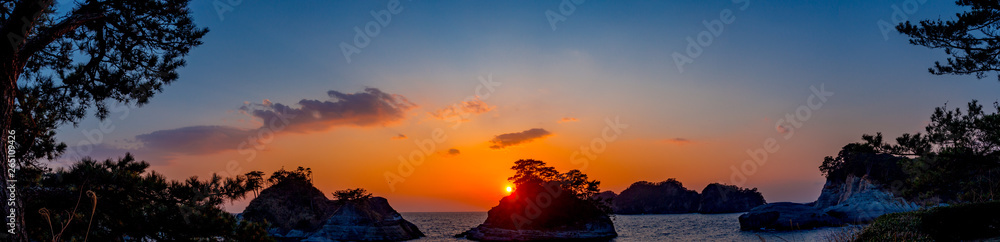【静岡県伊豆半島ジオパーク】西伊豆堂ヶ島の夕景【冬】 【静岡県伊豆半島ジオパーク】西伊豆堂ヶ島の夕景【冬】