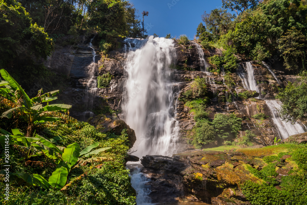 Fototapeta premium Wachirathan waterfall, Doi Inthanon National Park, Thailand