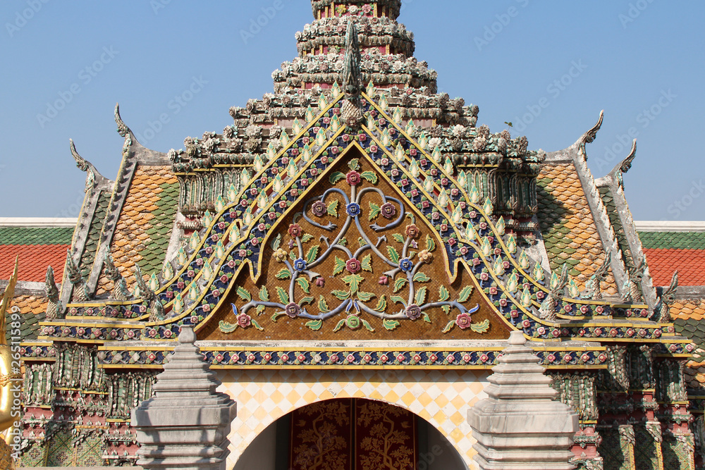 Fototapeta premium buddhist temple (Wat Phra Kaeo) in Bangkok (Thailand)