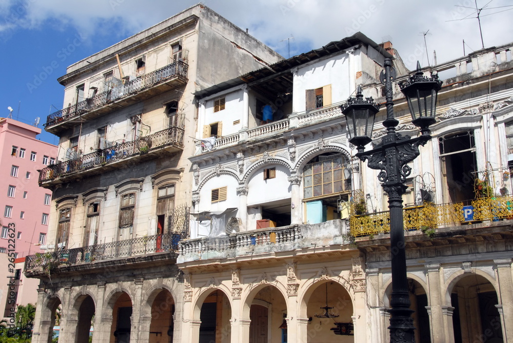La Havane, immeubles vétustes et arcades le long du Paséo del Prado, Cuba, Caraïbes