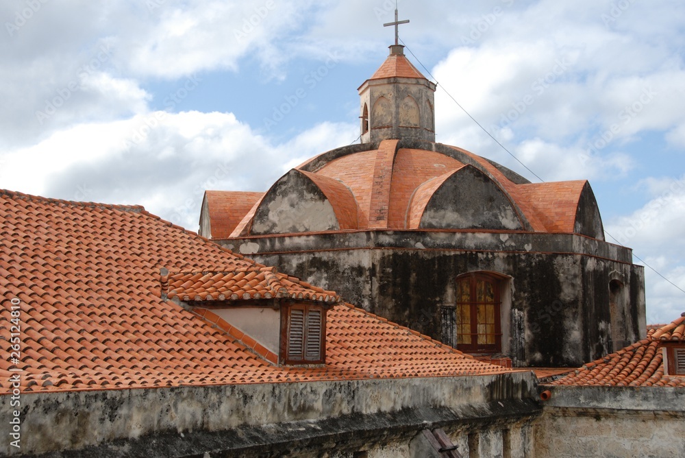  La Havane, rotonde et toit en tuiles rouges,  Cuba, Caraïbes