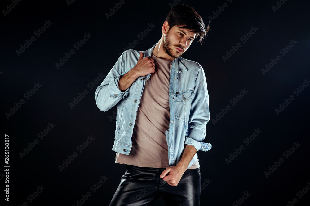 Obraz premium Fashion man posing in studio