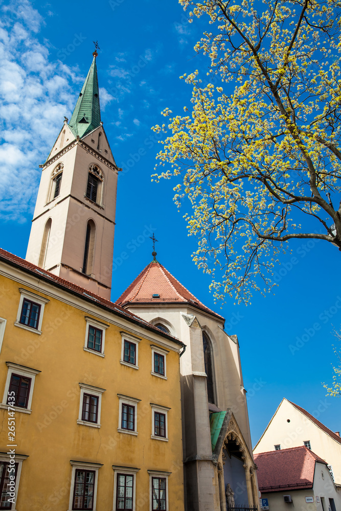 Fototapeta premium Church of St. Francis built in the 13th century located on the north-western side of the kaptol Square in Zagreb at a beautiful early spring day