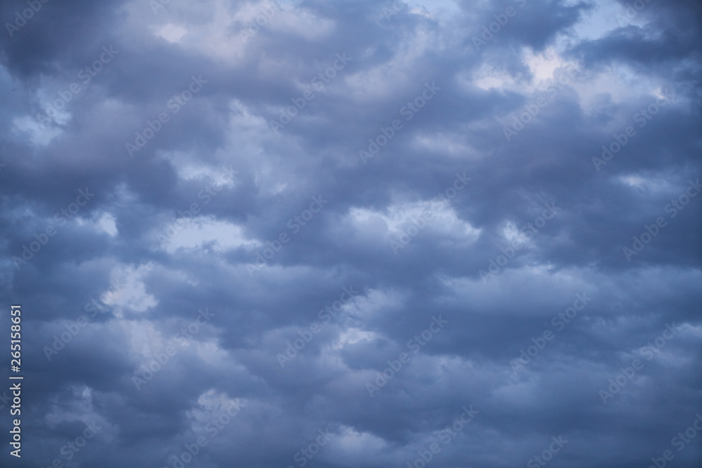 Obraz premium Beautiful sky with fluffy clouds