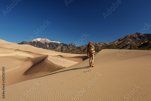 A tourist traveled through the desert