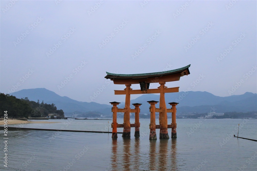 厳島神社 鳥居 満潮