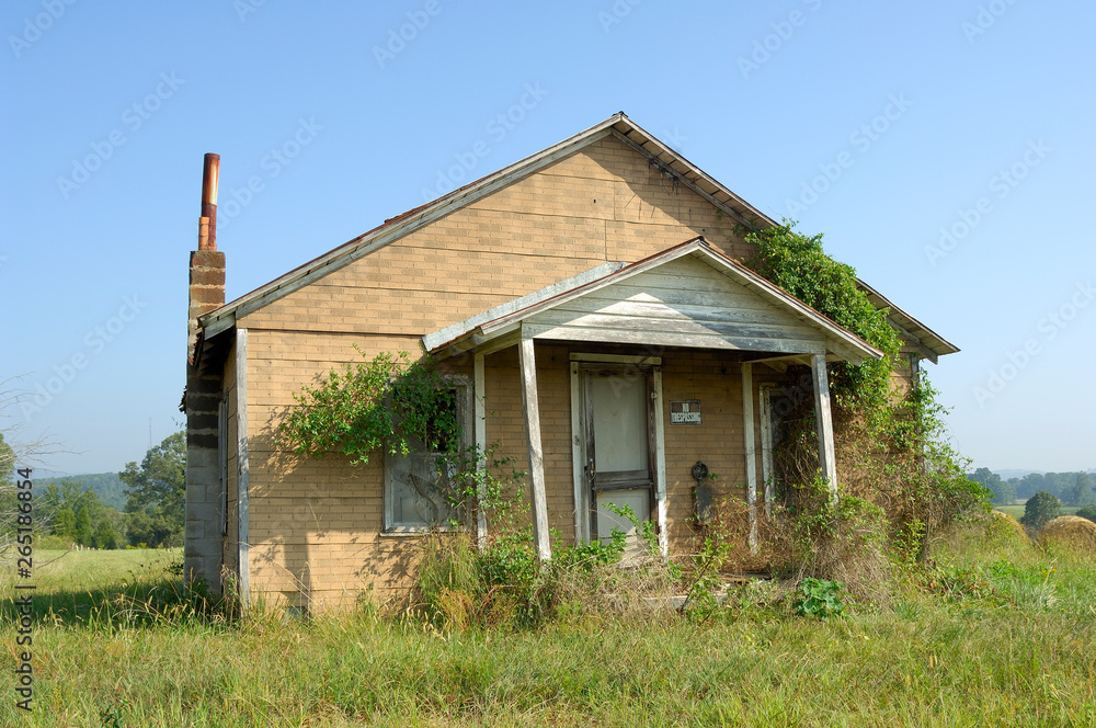 Old house in disrepair Old house in disrepair