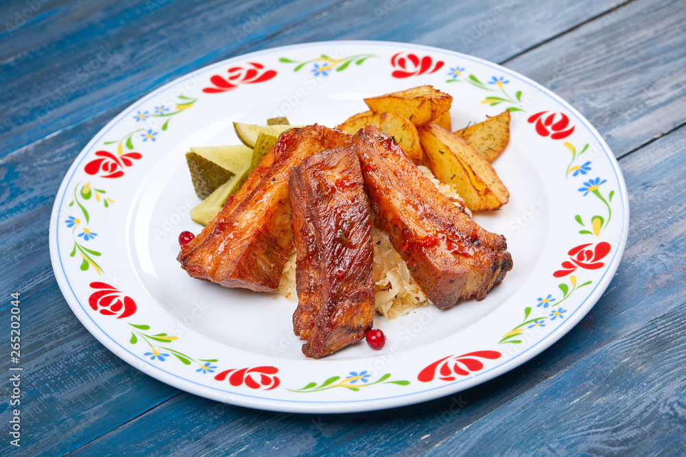 grilled ribs with potatoes