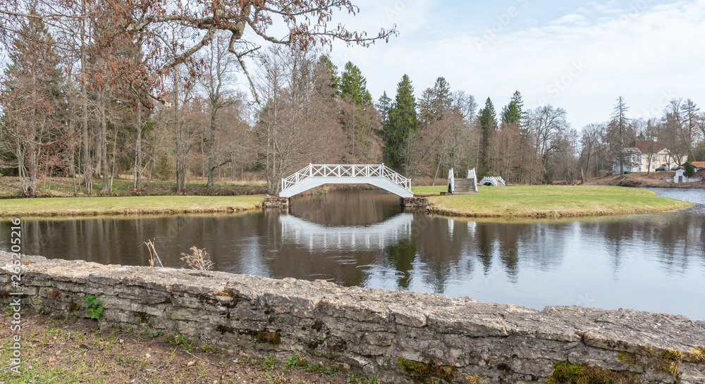 Obraz premium wooden bridge over river