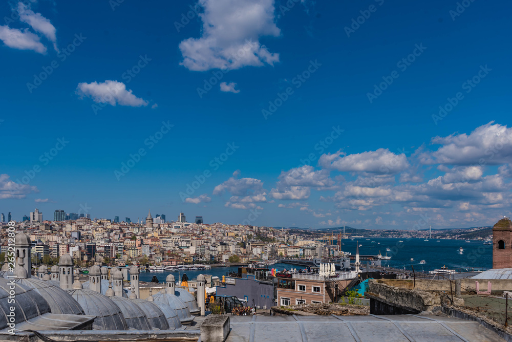 Istanbul - Blick auf Beyoglu und Bosporus