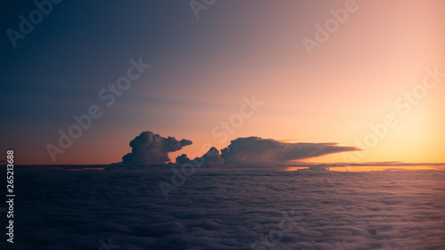 Sunset captured from an airplane © Ashham