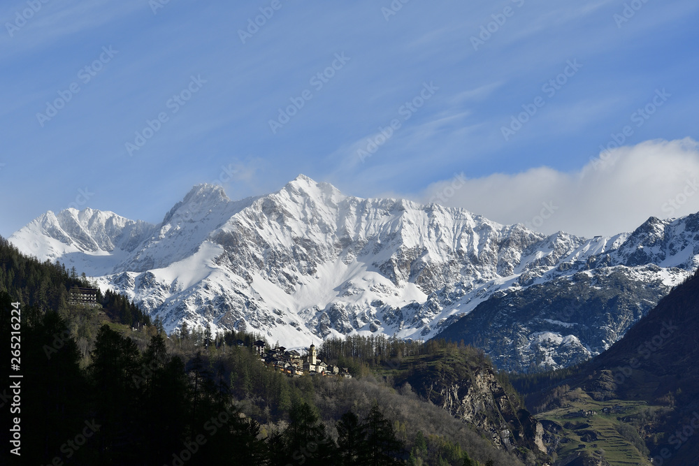 Primolo with the Valmalenco mountain range on the back