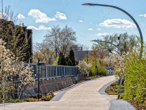 Εκτύπωση καμβά Bloomingdale Trail, The 606, is an elevated pedestrian trail that travels through the Bucktown and Humboldt Park neighborhoods on Chicago's northwest side
