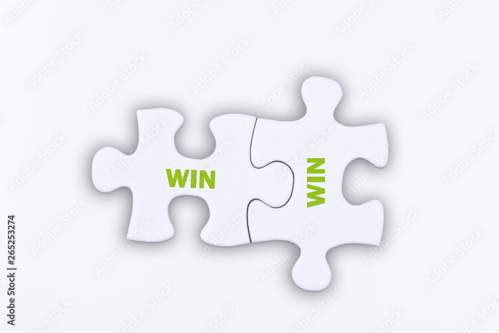 Obraz premium Puzzle with words WIN WIN