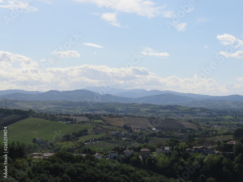Fototapeta Naklejka Na Ścianę i Meble -  Paesaggio montuosoPaesaggio montuoso