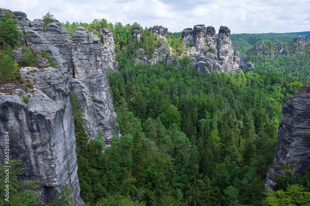 Im Elbsandsteingebirge in der sächsischen Schweiz Im Elbsandsteingebirge in der sächsischen Schweiz