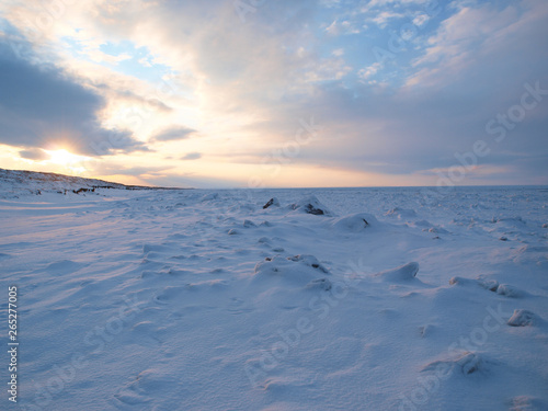 夜明けの流氷の海 © manbo-photo