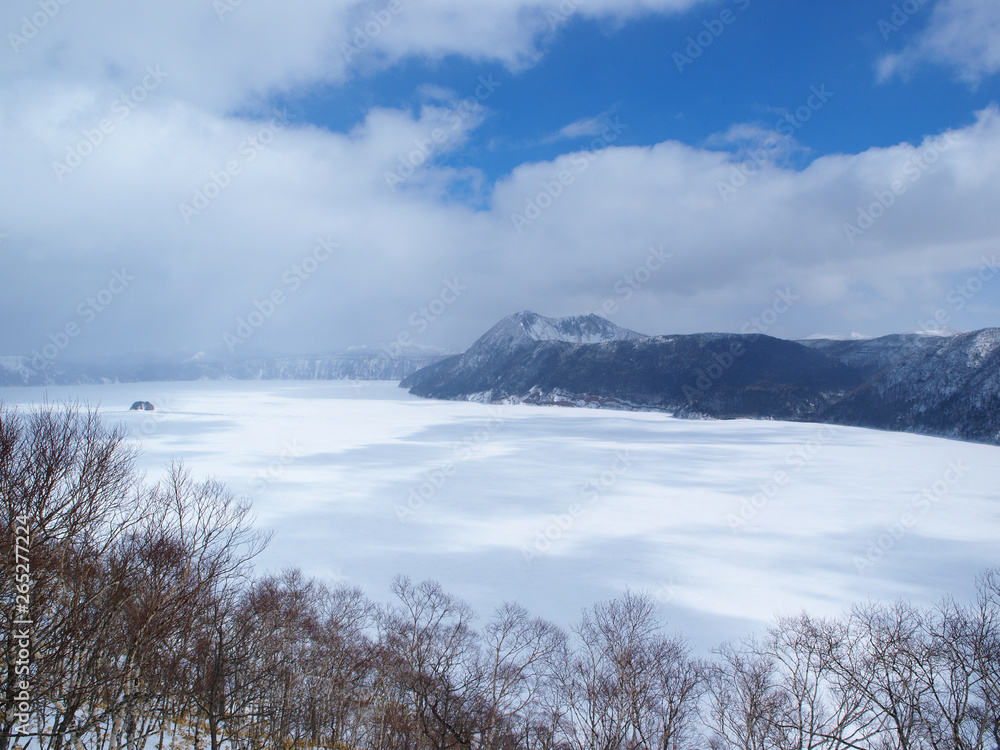 雪の摩周湖