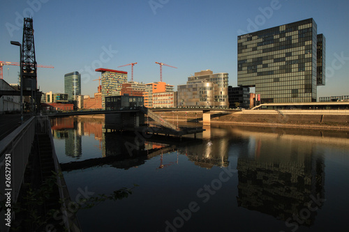 Düsseldorf, MedienHafen mit Living Bridge © holger.l.berlin