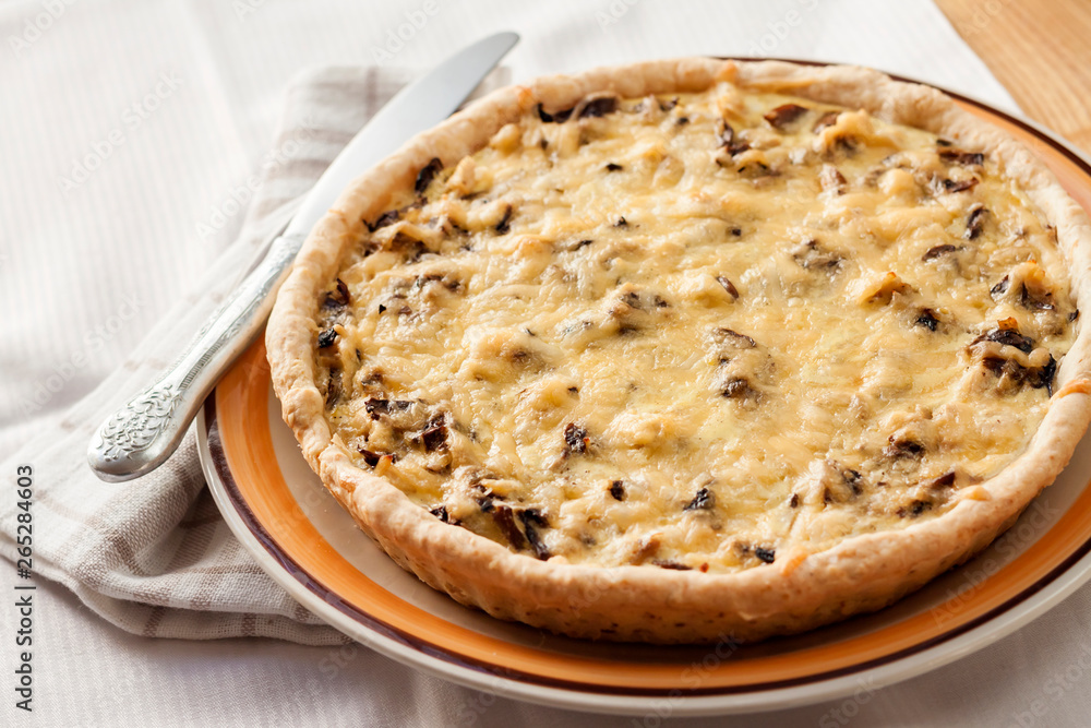 Chicken tart with mushrooms and cheese Chicken tart with mushrooms and cheese