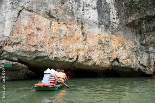 世界遺産チャンアン 洞窟くぐり