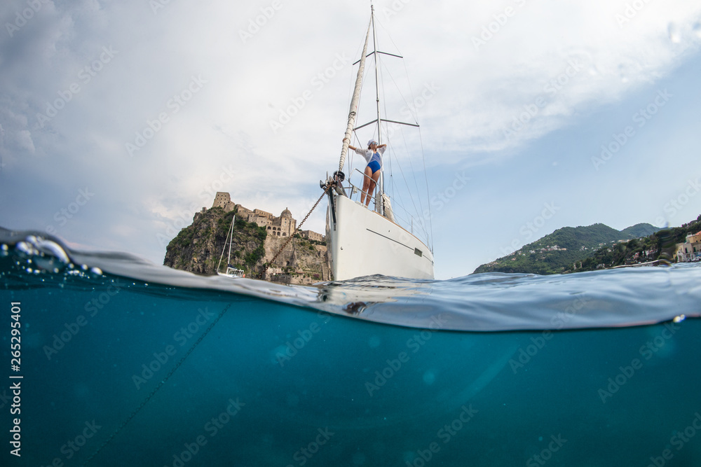 Obraz premium A sailing yacht