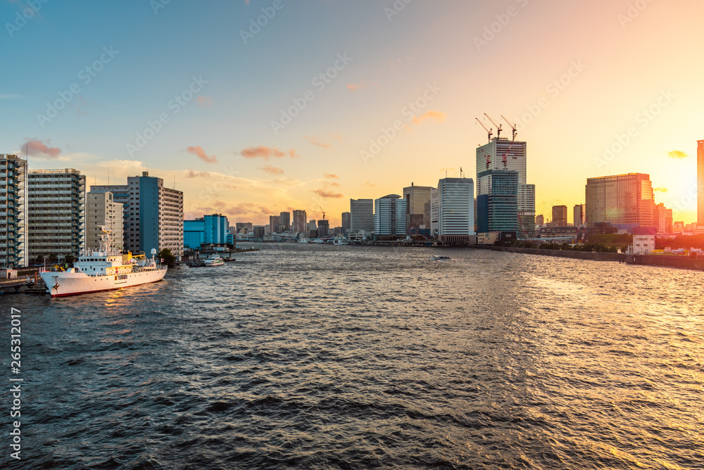 Fototapeta Beautiful Winter Sunset over the mouth of Sumida River and Tokyo Bay