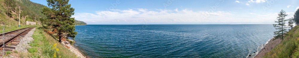 Obraz premium beautiful panorama of lake Baikal on a clear day
