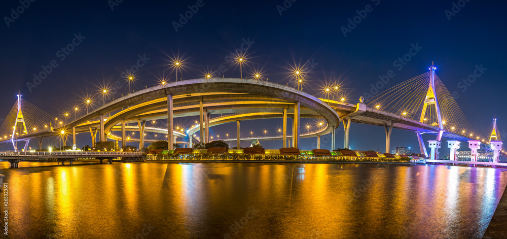 Obraz premium Bhumibol Bridge