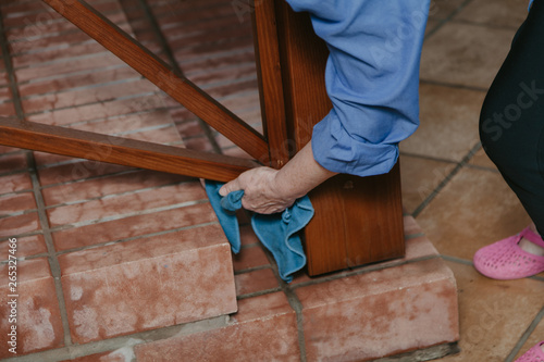 Wallpaper Mural Hands wipe fences on veranda Torontodigital.ca