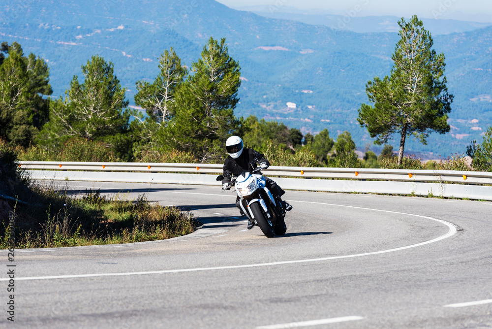 Obraz premium Motorbike on a country road