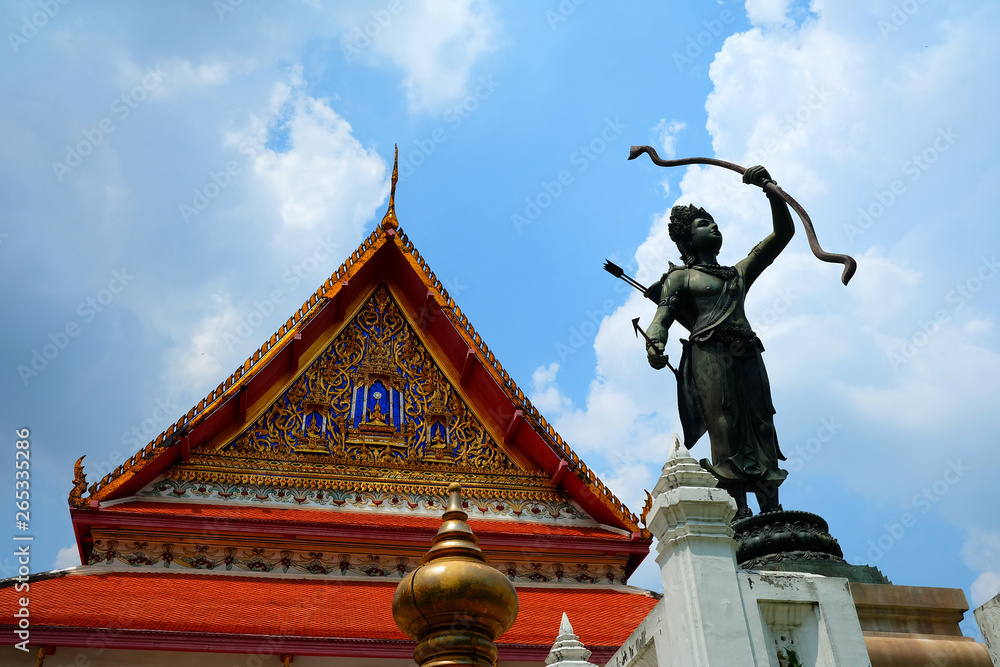 Obraz premium Narayana Statue in front of Buddhaisawan Chapel where is an Ancient Landmark of Bangkok, Thailand.