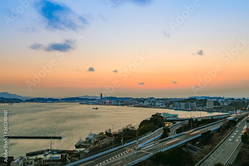 夕陽に輝く関門海峡