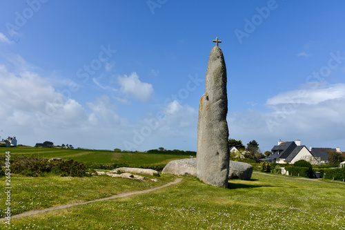 Menhir de Men Marz, Brignogan, Finistere, 29, Bretagne photo