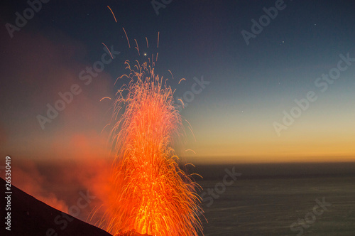 Vulcanic eruption photo