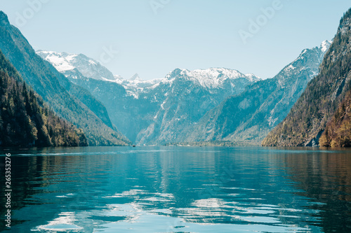 Königssee mit Alpenpanorama und Boot photo