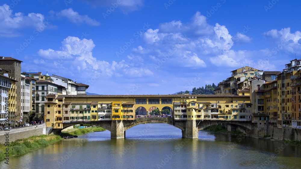 Ponte vecchio a Firenze in Italia, Ponte Veccchio Bridge in Florence city in Italy 