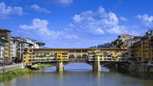 Ponte vecchio a Firenze in Italia, Ponte Veccchio Bridge in Florence city in Italy  © picture10